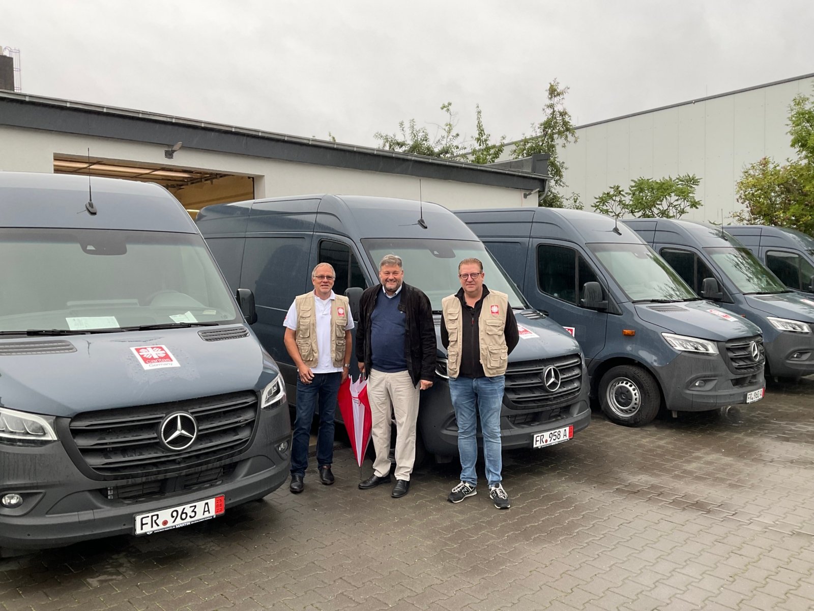 (V.l.n.r.) Gernot Krauß vom (Caritas international) sowie Henric Peeters und Alexander Gutsche vom Caritasverband Düsseldorf